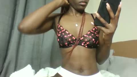 Snapshot of blondie_bebe chatting on November 24, 2:22 am Bebes online show from November 24, 2:22 am