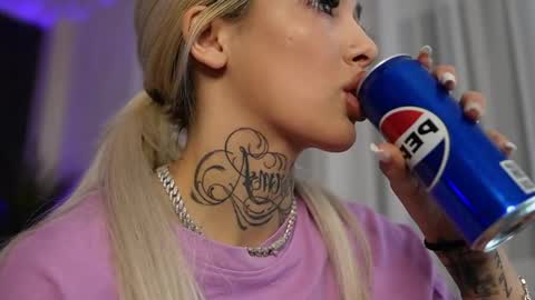 blondie_muller online show from March 18, 8:56 pm