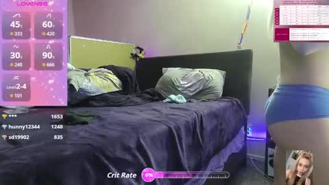 Snapshot of blondiebubblebooty chatting on September 18, 2:02 am Bubbles online show from September 18, 2:02 am