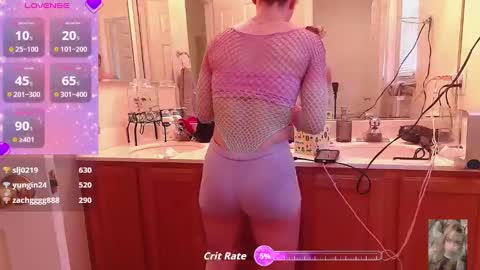 Snapshot of blondiebubblebooty chatting on September 30, 12:26 am Bubbles online show from September 30, 12:26 am