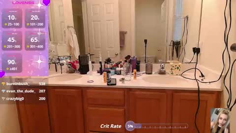 Snapshot of blondiebubblebooty chatting on October 15, 12:44 am Bubbles online show from October 15, 12:44 am
