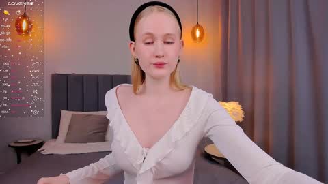 Mia online show from February 5, 4:25 pm