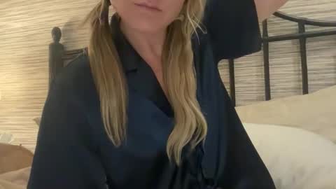 IM TRYNG online show from March 24, 6:18 am