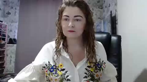 BlondMILfs online show from January 19, 8:18 am