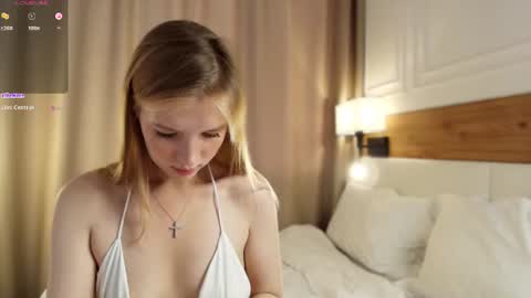 Snapshot of blondoll chatting on July 6, 1:02 am blondoll online show from July 6, 1:02 am