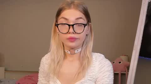 blondy_fina online show from June 7, 4:27 am