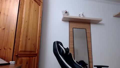 Snapshot of blondyelena chatting on February 22, 6:19 pm blondyelena online show from February 22, 6:19 pm