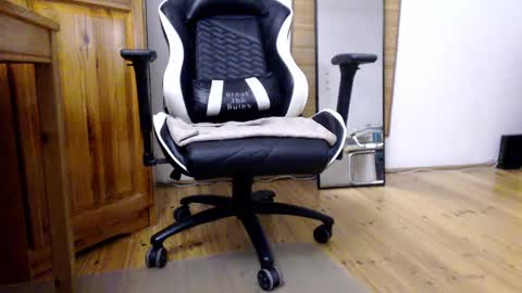 Snapshot of blondyelena chatting on March 4, 7:51 am blondyelena online show from March 4, 7:51 am