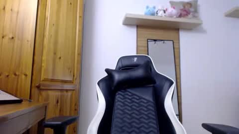 Snapshot of blondyelena chatting on October 11, 8:02 am blondyelena online show from October 11, 8:02 am