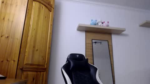 Snapshot of blondyelena chatting on October 20, 6:03 am blondyelena online show from October 20, 6:03 am