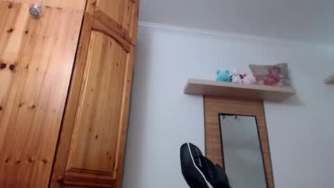 Snapshot of blondyelena chatting on November 28, 10:18 am blondyelena online show from November 28, 10:18 am