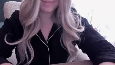 Snapshot of blondymargaret chatting on February 23, 10:17 am blondymargaret online show from February 23, 10:17 am