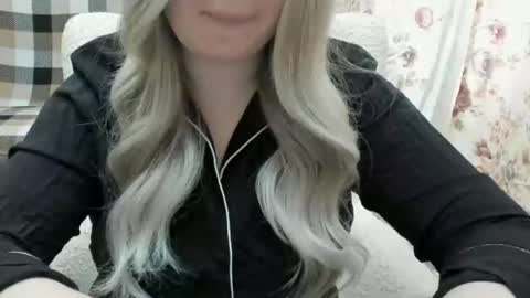 Snapshot of blondymargaret chatting on March 1, 10:24 am blondymargaret online show from March 1, 10:24 am