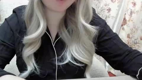Snapshot of blondymargaret chatting on March 1, 1:29 pm blondymargaret online show from March 1, 1:29 pm