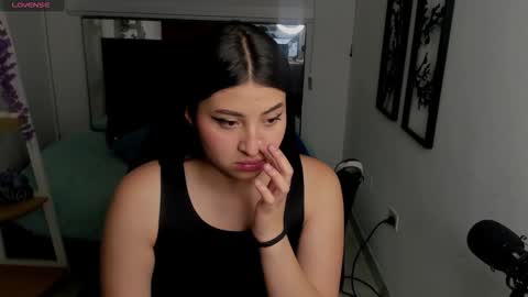 Snapshot of bloom_winxx chatting on February 7, 2:48 am bloom_winxx online show from February 7, 2:48 am