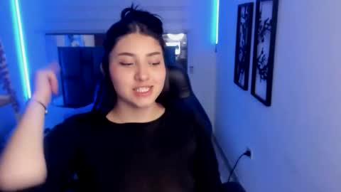 Snapshot of bloom_winxx chatting on February 13, 3:13 am bloom_winxx online show from February 13, 3:13 am