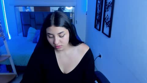 Snapshot of bloom_winxx chatting on February 19, 3:13 am bloom_winxx online show from February 19, 3:13 am