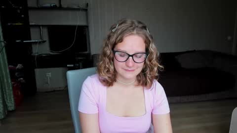 Snapshot of bloomi_lum chatting on October 10, 8:24 am Lumi online show from October 10, 8:24 am