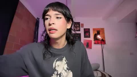 Bella Bloom ts online show from March 27, 1:55 am