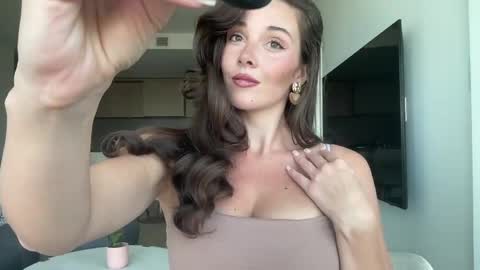 Snapshot of bloomyogi chatting on May 28, 7:22 pm Emma Bloom online show from May 28, 7:22 pm