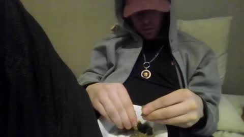 Snapshot of blowmyswag chatting on February 23, 11:02 pm blowmyswag online show from February 23, 11:02 pm