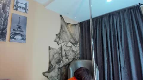 blue_sixx online show from October 19, 7:36 pm