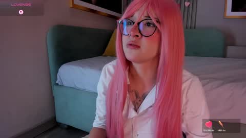 Snapshot of blue_sixx chatting on May 1, 10:25 pm blue_sixx online show from May 1, 10:25 pm