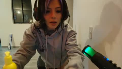 Snapshot of blue_tatuu1 chatting on January 31, 1:54 am Alice bleu for friends online show from January 31, 1:54 am