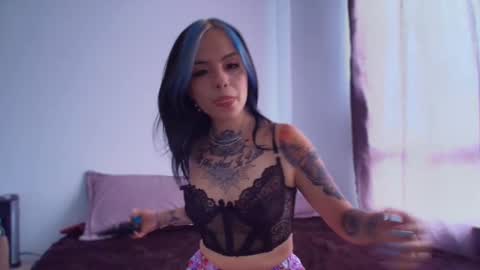 Snapshot of blue_tatuu1 chatting on December 21, 5:53 pm Alice bleu for friends online show from December 21, 5:53 pm