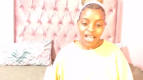 Snapshot of bluedi622952 chatting on March 8, 10:43 am Tee online show from March 8, 10:43 am