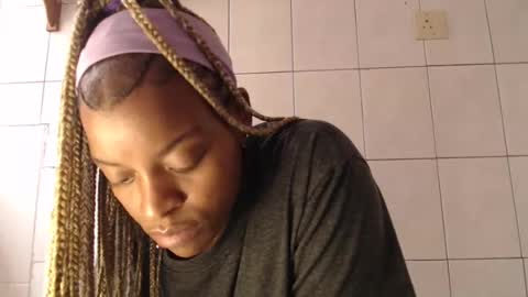 Snapshot of bluedi622952 chatting on March 11, 11:01 am Tee online show from March 11, 11:01 am