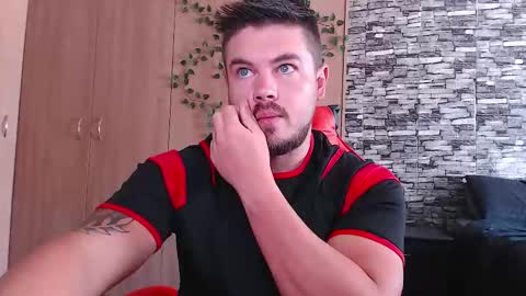 blueeyeboy0 online show from October 17, 9:34 am