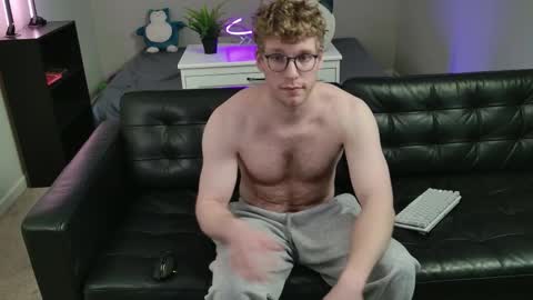 Snapshot of blueeyedtallguy chatting on January 16, 10:03 pm blueeyedtallguy online show from January 16, 10:03 pm