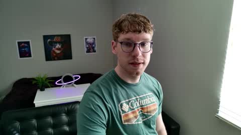 Snapshot of blueeyedtallguy chatting on February 26, 9:47 pm blueeyedtallguy online show from February 26, 9:47 pm