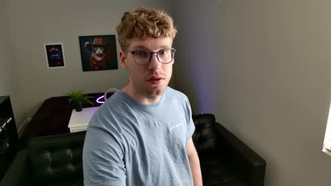 Snapshot of blueeyedtallguy chatting on February 27, 9:48 pm blueeyedtallguy online show from February 27, 9:48 pm