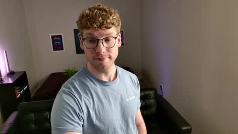 Snapshot of blueeyedtallguy chatting on March 7, 10:40 pm blueeyedtallguy online show from March 7, 10:40 pm