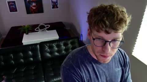 Snapshot of blueeyedtallguy chatting on March 12, 9:10 pm blueeyedtallguy online show from March 12, 9:10 pm