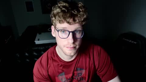 Snapshot of blueeyedtallguy chatting on March 19, 5:55 am blueeyedtallguy online show from March 19, 5:55 am