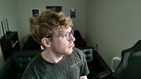 Snapshot of blueeyedtallguy chatting on March 23, 9:19 pm blueeyedtallguy online show from March 23, 9:19 pm