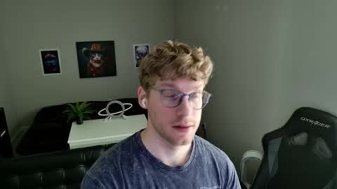 Snapshot of blueeyedtallguy chatting on March 25, 9:32 pm blueeyedtallguy online show from March 25, 9:32 pm
