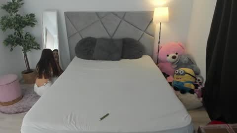 blueeyeslexxxy online show from July 2, 6:30 am
