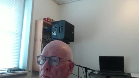 blueeyesn8 online show from October 14, 9:21 am