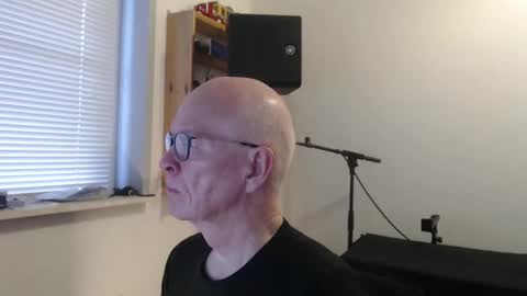 blueeyesn8 online show from November 18, 7:35 am