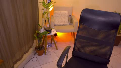 FLORAA online show from April 9, 8:25 pm