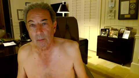 Snapshot of blueisles chatting on June 1, 12:56 am blueisles online show from June 1, 12:56 am