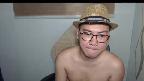 Snapshot of blueranger27 chatting on March 5, 4:34 am Andy Tan online show from March 5, 4:34 am