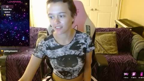 Snapshot of bluevixen7 chatting on October 16, 12:44 am bluevixen7 online show from October 16, 12:44 am