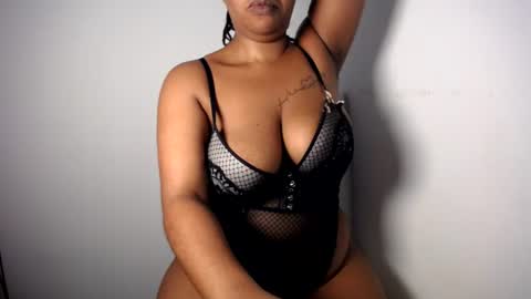 Snapshot of blueyivy chatting on June 25, 7:35 am Babygirl online show from June 25, 7:35 am
