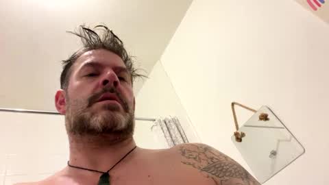 Snapshot of blueylouie8383 chatting on January 8, 3:29 am Blueyloey online show from January 8, 3:29 am