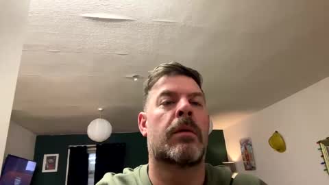 Snapshot of blueylouie8383 chatting on February 19, 12:57 am Blueyloey online show from February 19, 12:57 am